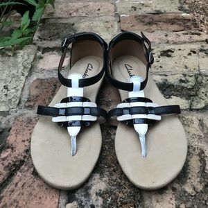 Clark’s black and cream sandals NWOT